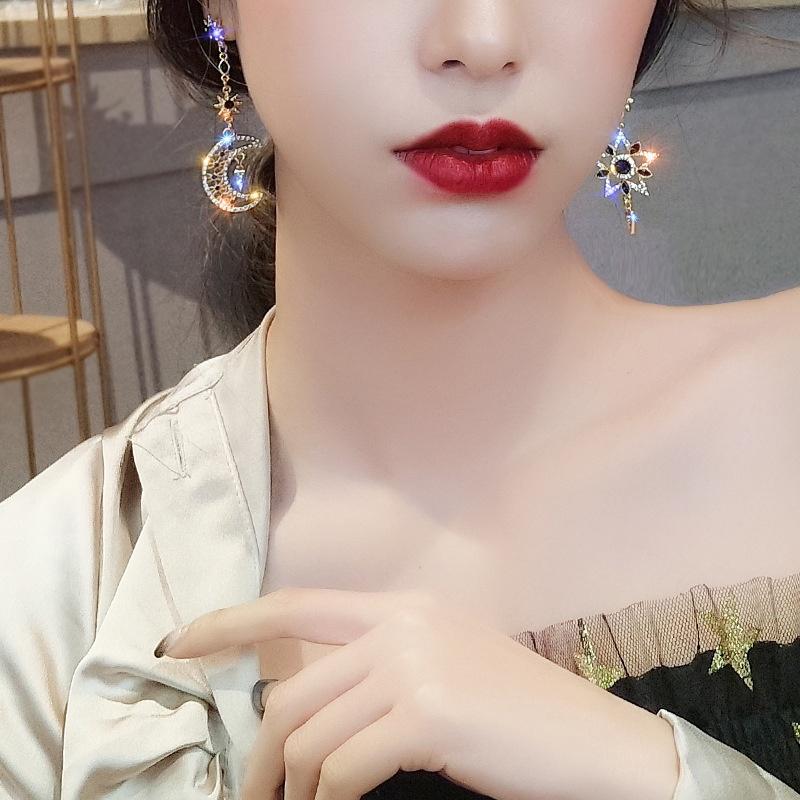 1 пара асимметричных длинных серег со звездой и Луной, индивидуальные элегантные блестящие серьги с кисточками, ювелирные изделия для девочек
