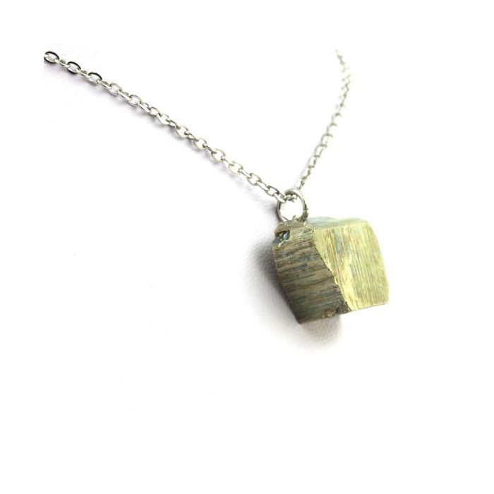 Pierres et Minéraux. Collier Pyrite brut. 50.63 ct. Ambas Aguas, La Rioja, Espagne.