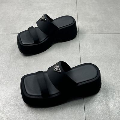 Шлепанцы на толстой подошве женские летние для улицы 2025 новые для маленького роста увеличение 7 см ретро французские с квадратным носком пляжные на одной перемычке