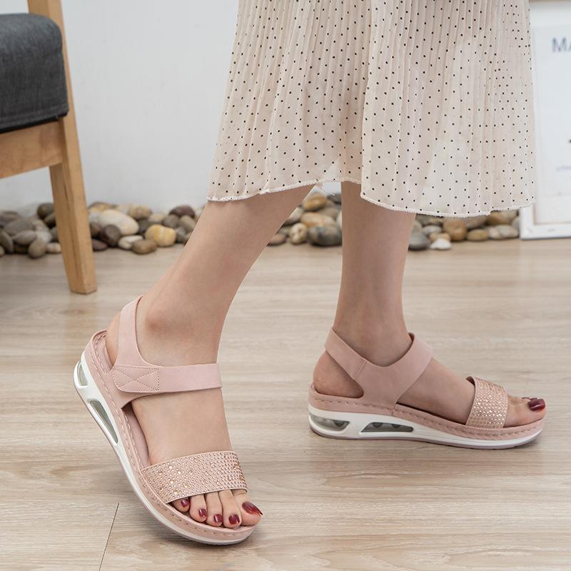 Повседневные сандалии женские 2024 новые, на танкетке, на подошве с воздушной подушкой, сандалии со стразами, женская обувь, сандалии, средний каблук (3см-5см)  Взрослый твердый