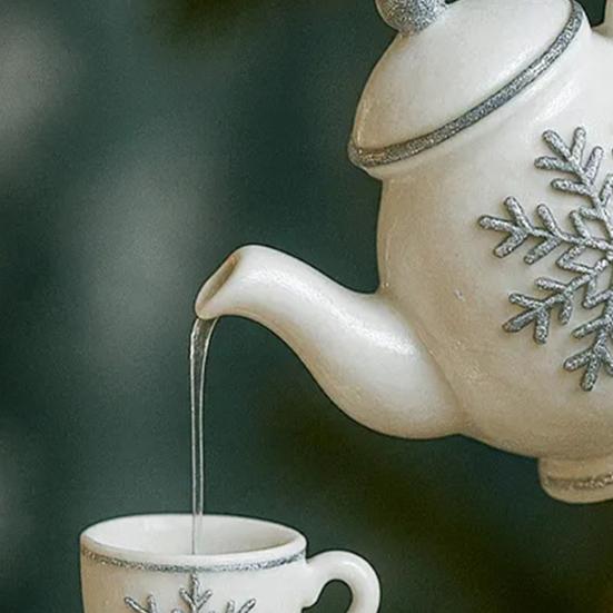 Винтажный чайник и чайная чашка Рождественское украшение со снежинкой