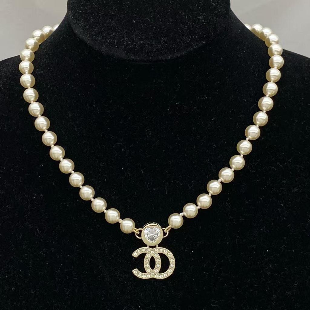 Ожерелье с буквой Diga 2025 со стразами: Элегантные женские ювелирные изделия высокого класса