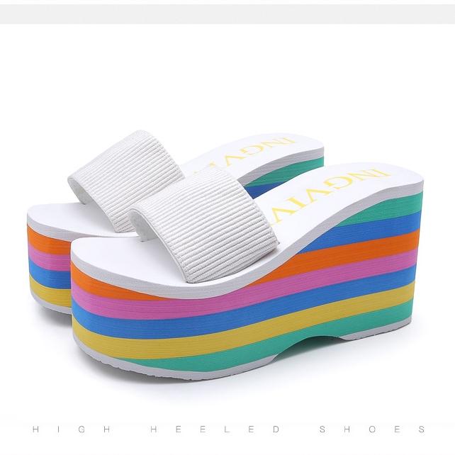 Радужные шлепанцы женские пляжные сандалии летние матовые ремешки супер высокие танкетки тапочки женские летние уличные пантуфли