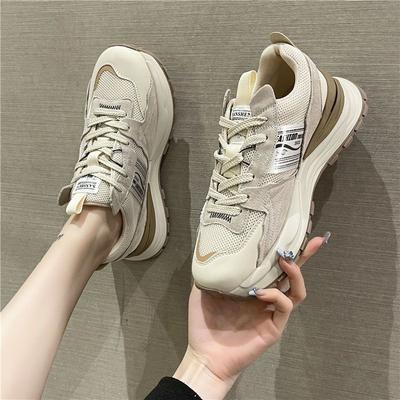 Корейская версия Дышащие кроссовки Женские Толстая подошва 2024 Новая мода Повседневные Простые Подходящие ко всему Беговые Женские туфли Осеннее время