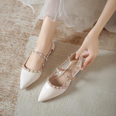 Мода 2024 года, новые женские сандалии из лакированной кожи для девочек, летние красивые туфли-лодочки с острым носком и жемчужной подошвой