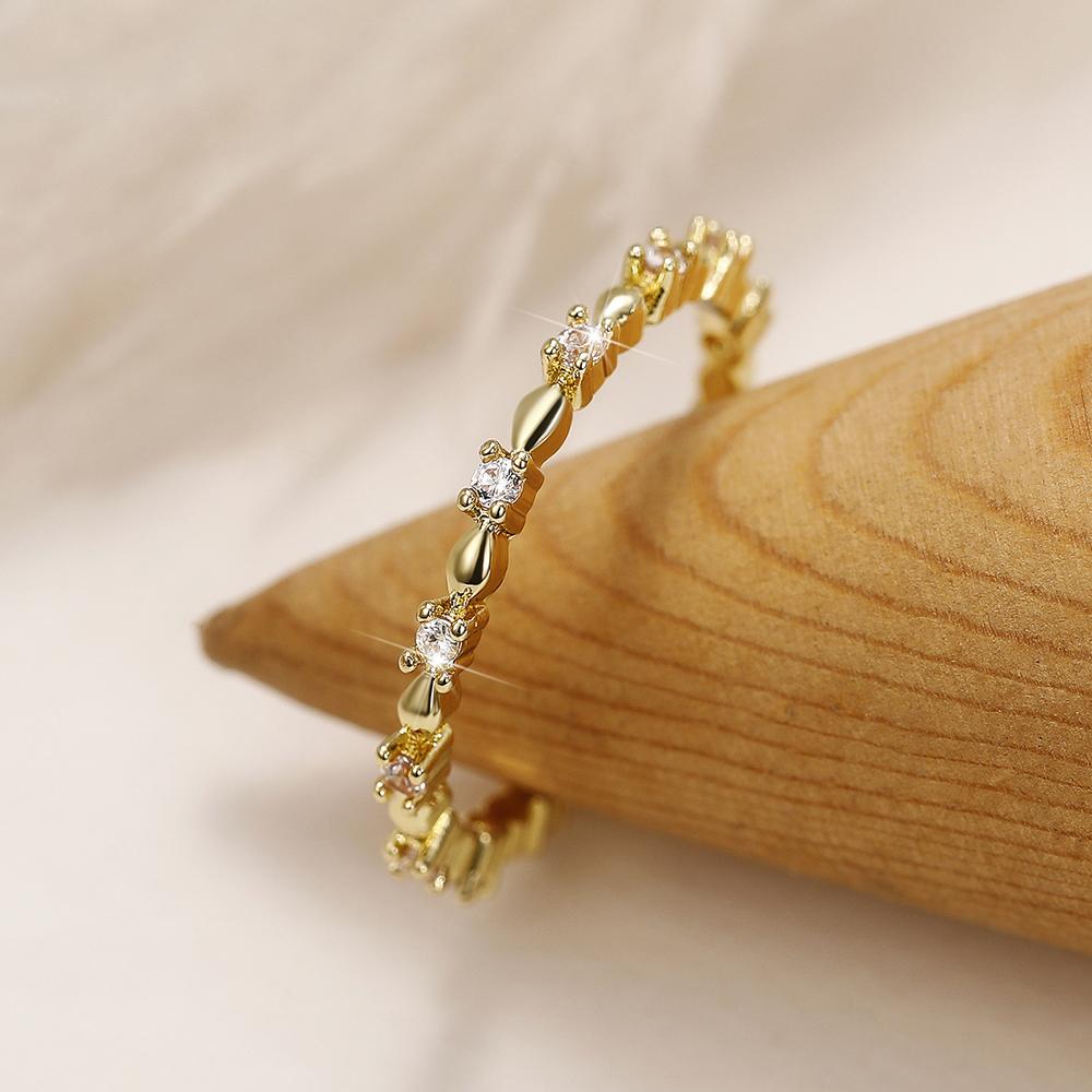 Huitan Модные Роскошные Кольца Золотого Цвета для Женщин, Инкрустированные Белым Кубическим Цирконием, Темпераментное Обручальное Кольцо для Предложения 2022 Цирконий