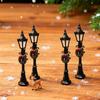 Mini Street Light Retro Miniature Streetlight with Xmas Wreath Miniature Street Lamp Model for Doll Mansion Miniature Scenes DIY Micro-Landscape