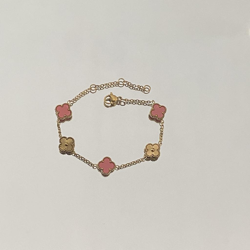 Женский универсальный браслет из титановой стали с четырехлистным клевером - Моющийся, Не выцветающий, Роскошный аксессуар для рук в европейском и американском тренде