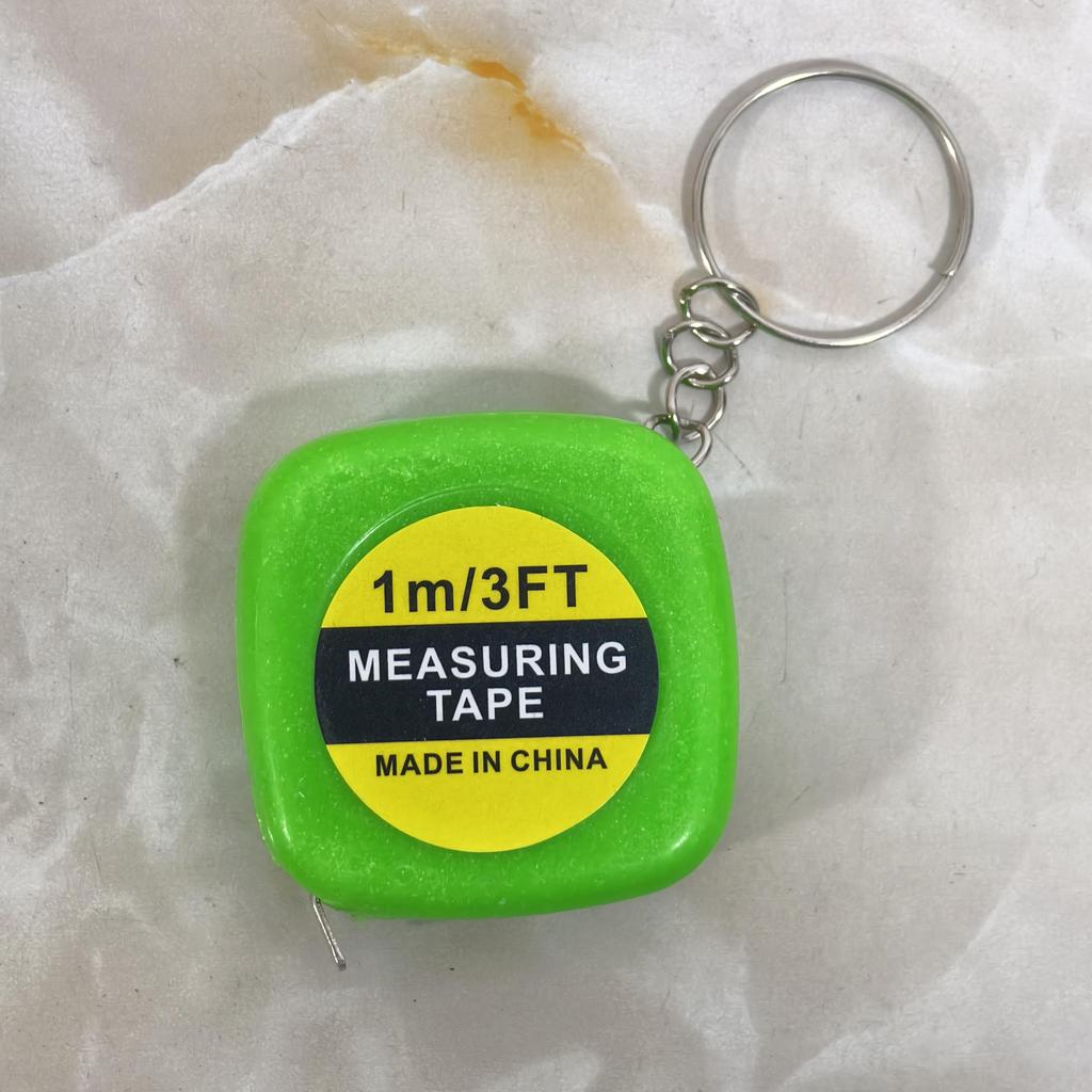 Маленькая измерительная лента, дешевая, удобная и легкая в переноске.