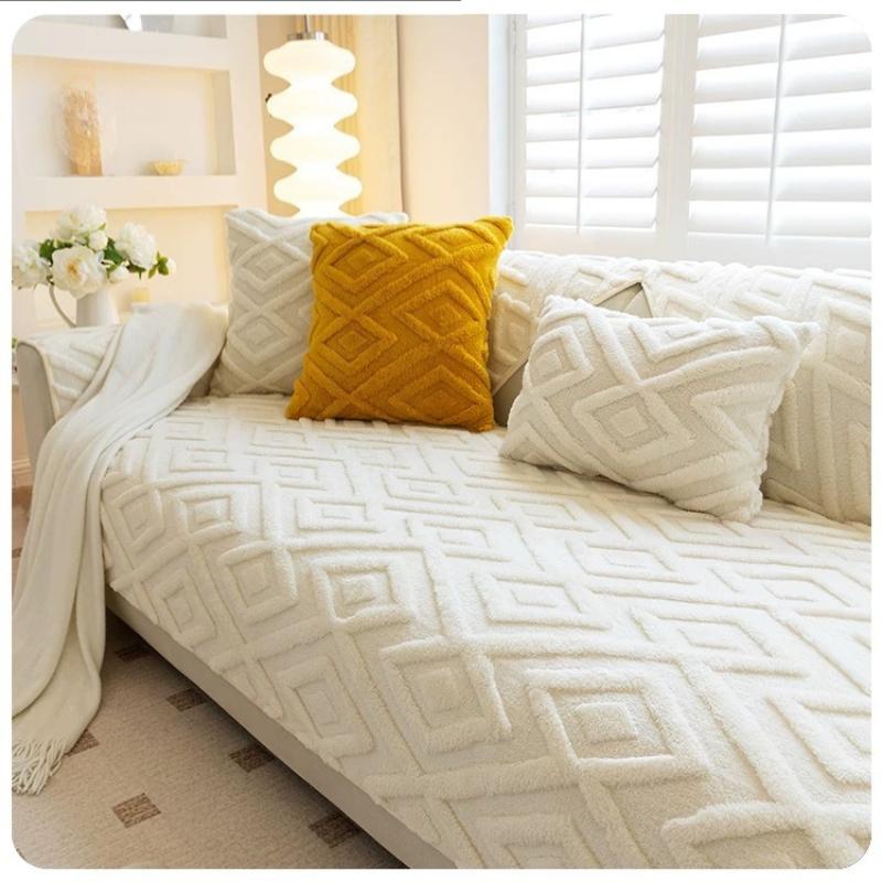 Cream Style Plush Settees Mat Thick and Warm Anti Slip Cushion for Autumn and Winter Soft and Skin Friendly Warm Sofa Blanket Machine Washable