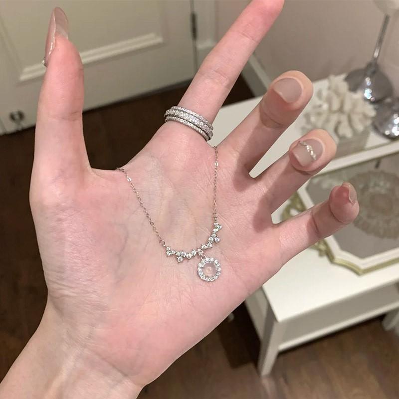 Elegant White Agate Necklace Women Luxury Smiling Zircon Clavicle Chain Fashion Versatile Jewelry