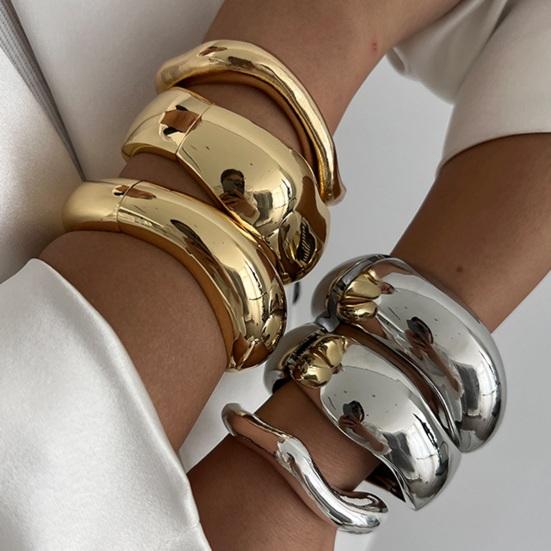 Earring Display Stand with 48 Hooks Earring Display Holder for Vendors 360 Degree All-Round Display Necklaces Bracelets