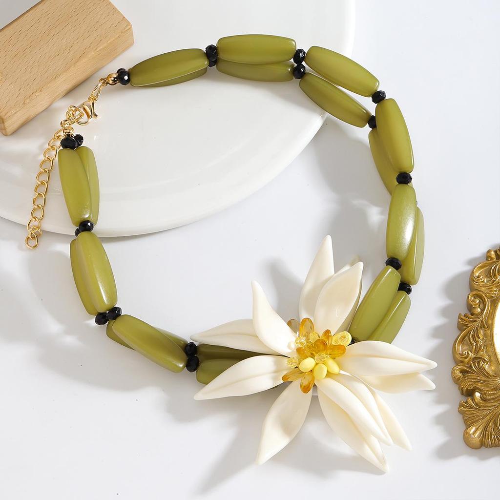 Европейские и американские серьги-гвоздики с белыми цветами и двухслойный чокер-ожерелье