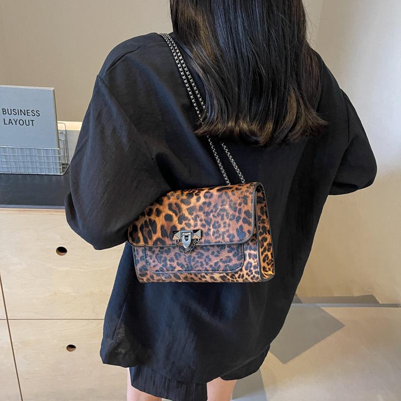 Милая и классная сумка-мессенджер Spice Girl с коровьим узором, квадратная, осень 2024 г., персонализированная сумка-мессенджер с леопардовым принтом и цепочкой