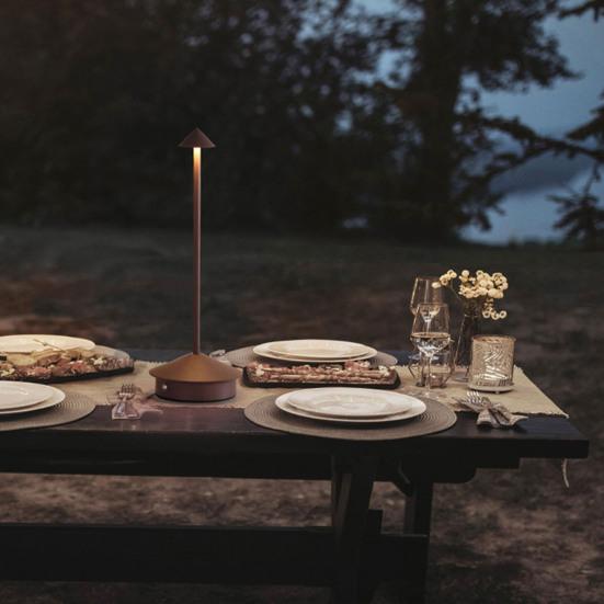 Настольная лампа из металла с питанием от батареек, сенсорное управление, без мерцания, регулируемая яркость, нескользящий дизайн, современная беспроводная прикроватная лампа