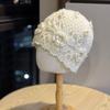 Корейская версия милой кружевной шляпы-банданы с полым цветком для женщин, нишевая литературная модная универсальная вязаная крючком шапка ручной работы