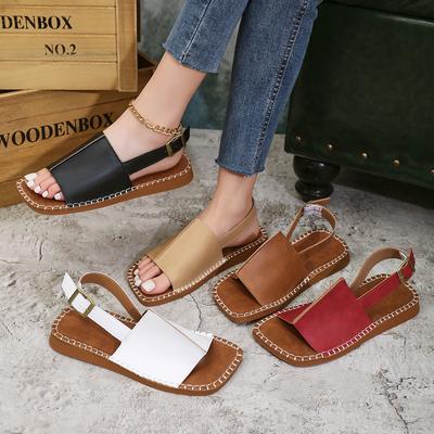 Летом 2025 года новые европейские и американские сандалии с плоской подошвой и пряжкой в виде рыбьего рта больших размеров для женщин теперь