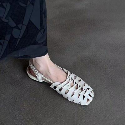 Модная женская обувь Мэри Джейн в римском стиле, плетеная и с перфорацией, лето 2025, новые туфли-лодочки на плоской подошве с одной пуговицей, модные сандалии, тренд