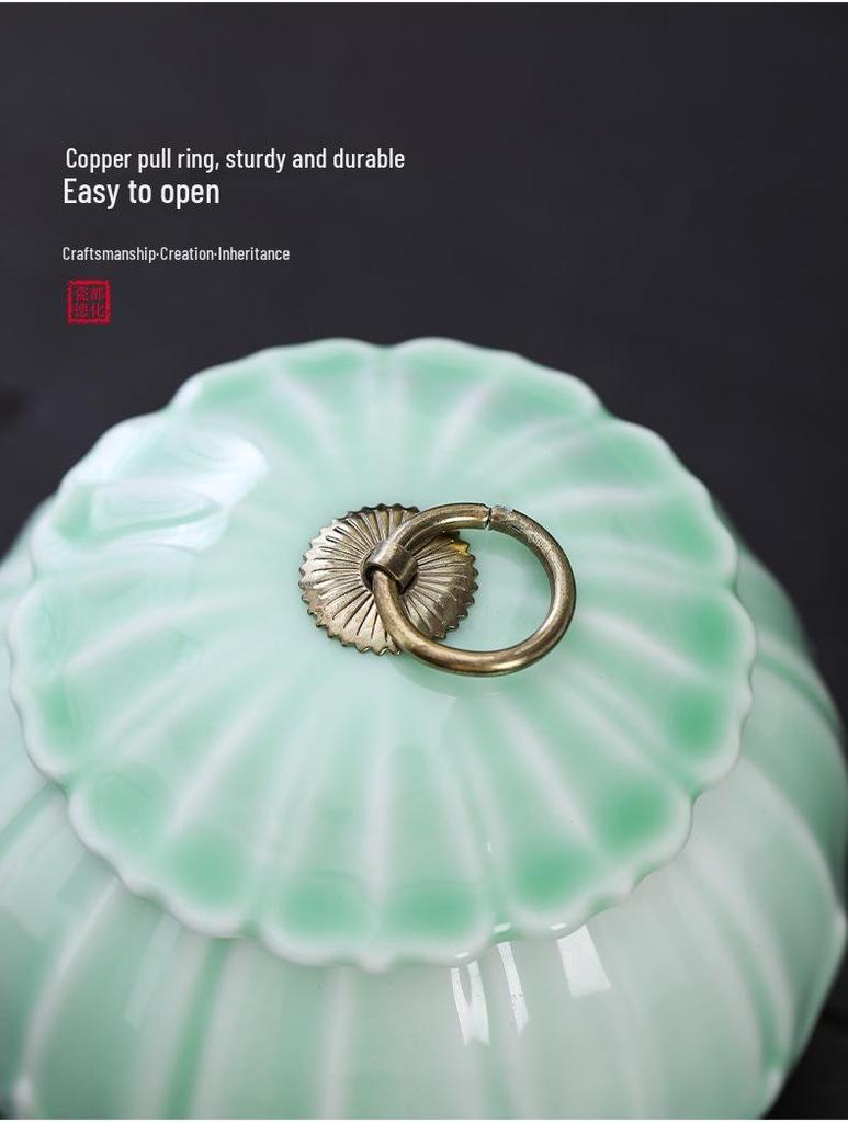 Керамическая банка для чая цвета селадон: Большой контейнер вместимостью полфунта для хранения зеленого или черного чая - Фарфоровая герметичная банка с печатным дизайном.