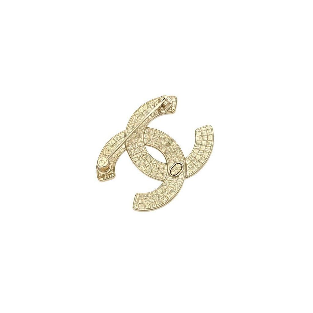 Chanel Black And White Panda Double C Logo Metal Brooch Unisex brooch AB9974-B09941-NL858