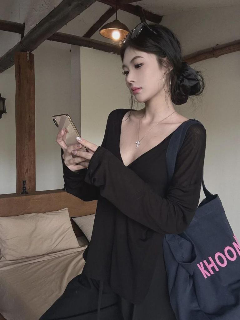 Women's Sheer White V-Neck Long-Sleeve Summer Blouse - Loose Fit, Sun Protection, Casual Top