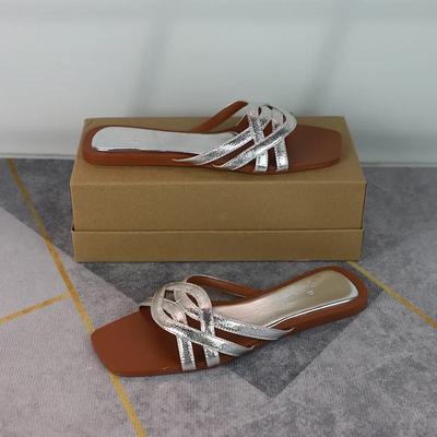 Мода 2025 Новые женские шлепанцы на плоской подошве Модные дышащие с полым крестообразным дизайном Уличные шлепки Повседневные сандалии для женщин Большой размер 40 41