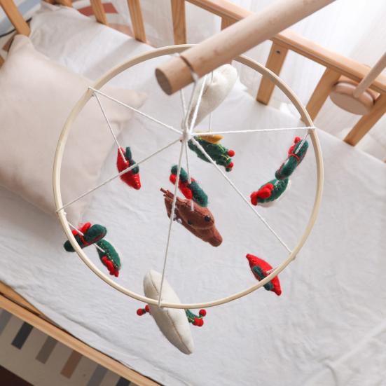 Рождественский мобиль-вертеп ручной работы из фетра, колокольчик для детской кроватки с оленями, елкой и звездами, декор для детской комнаты для младенцев, безопасные праздничные подарки