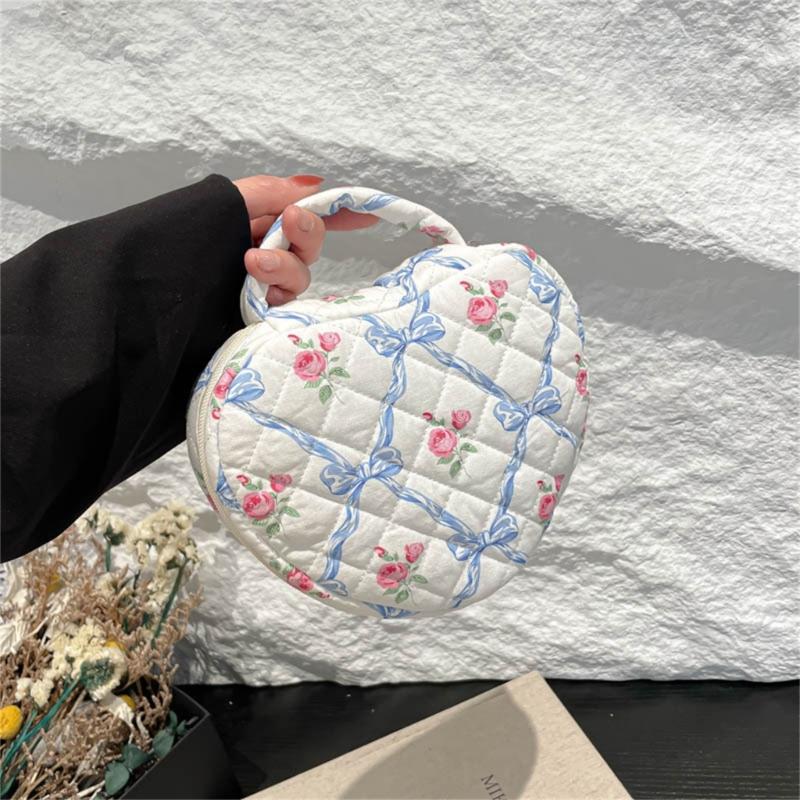 Большая водонепроницаемая косметичка для путешествий, органайзеры для косметики с цветочным дизайном в форме сердца, дорожная сумка для туалетных принадлежностей