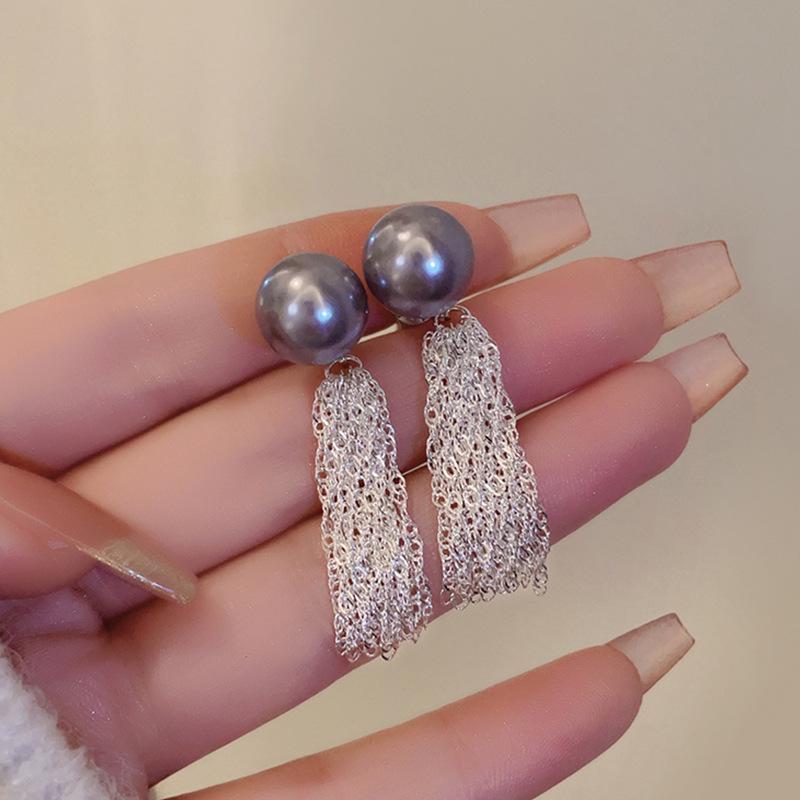 2023 High-End French Pearl Earrings: Light Luxury, Unique Design for Women