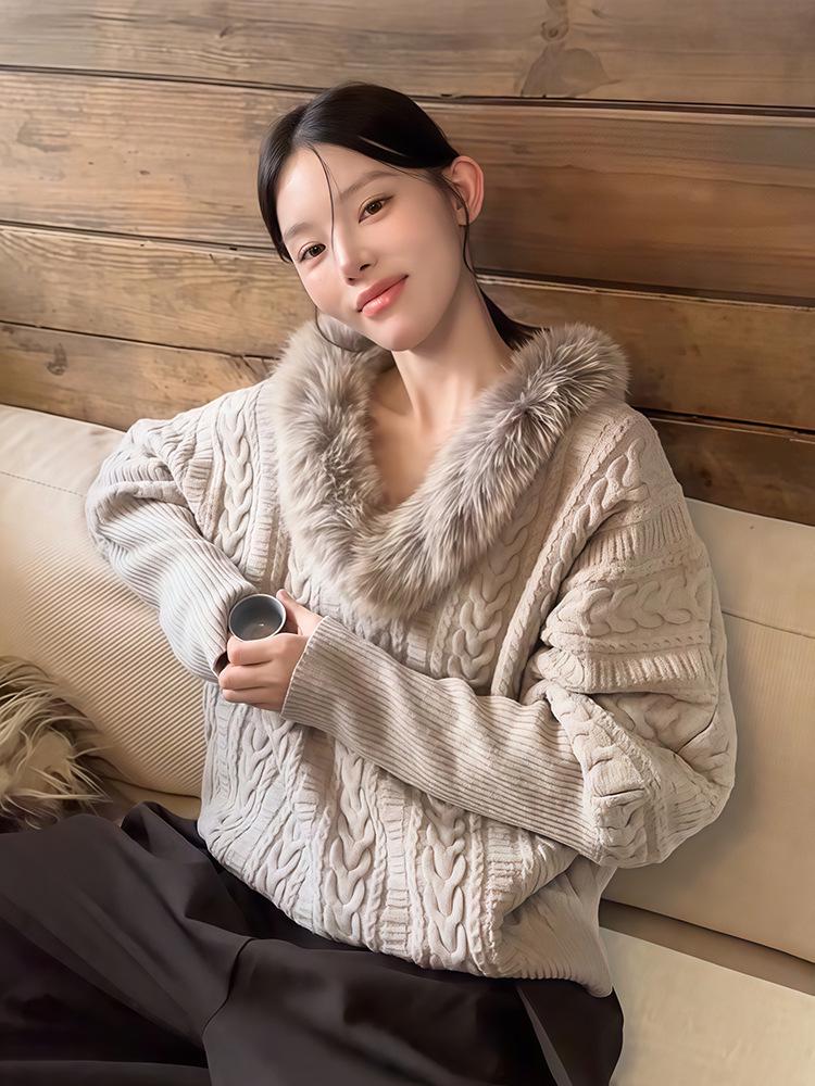 In Stock: Women's Retro V-Neck Batwing Sleeve Knit Sweater with Fur Collar