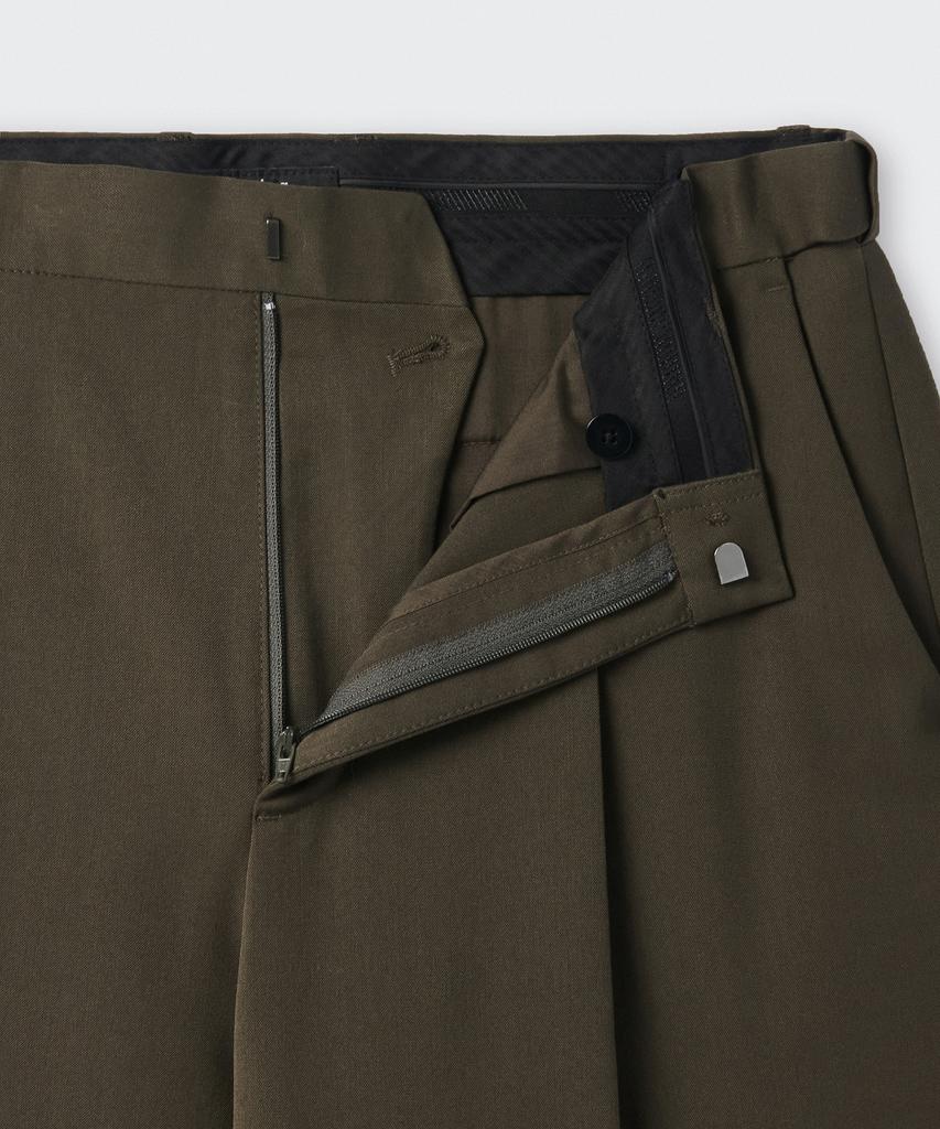 MUSINSA STANDARD Wide Bermuda Hidden Banding Half Slacks [Dusty Khaki]