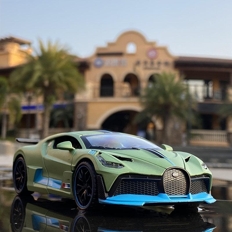 1 :32 Bugatti Veyron Divo Alloy Sports Car Model Diecast Metal Toy Vehicles Car Model Simulation Sound Light Collection Kids Gift