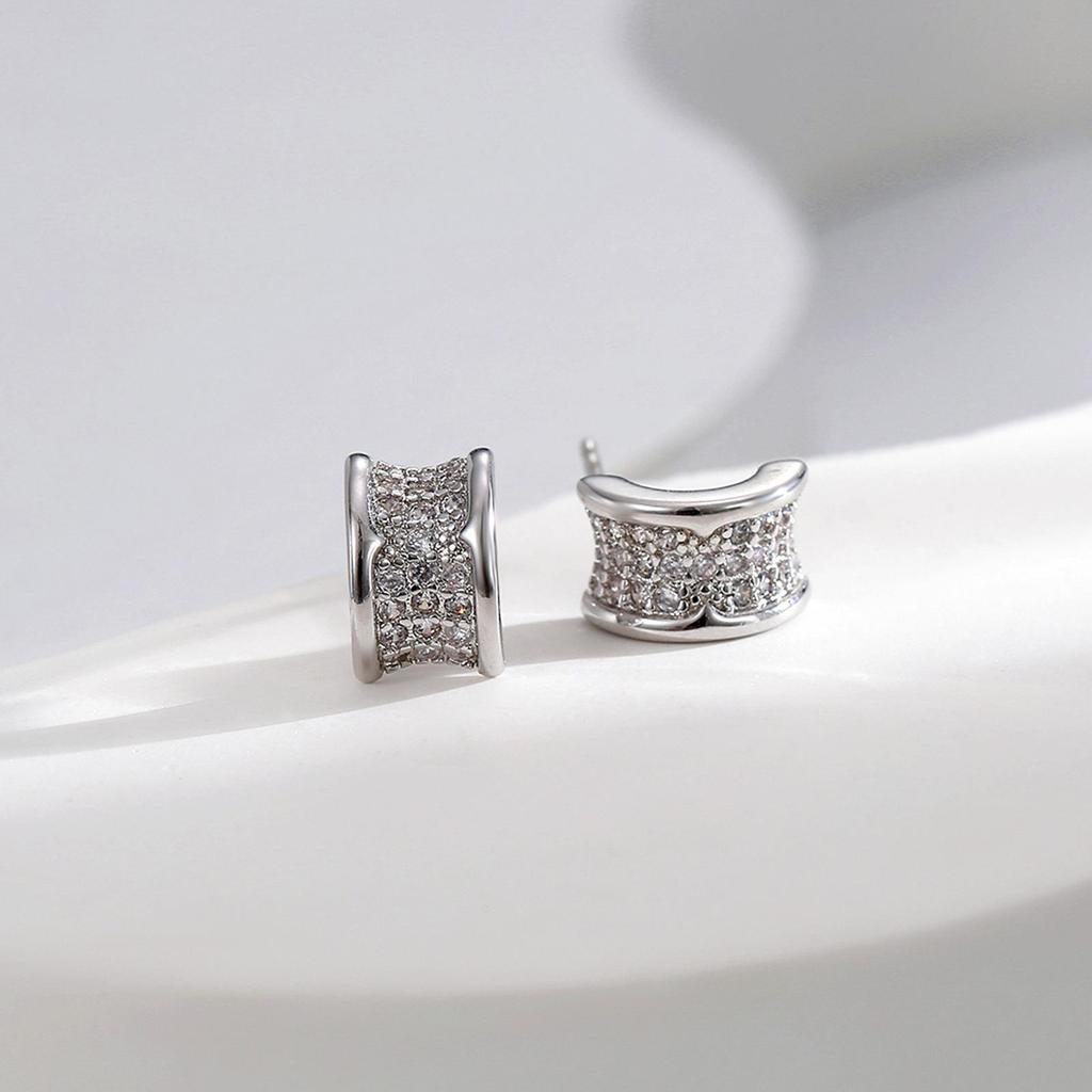 Элегантные длинные серьги-кисточки: Дизайн ниши «легкая роскошь» для женщин