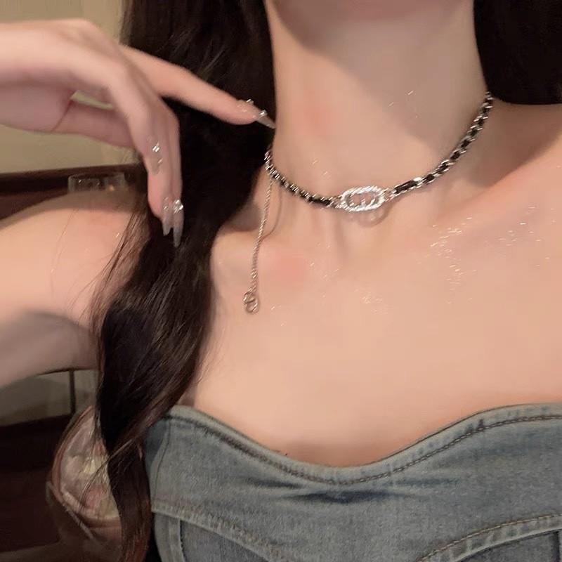 Premium Sense Can Pull Silver Butterfly Fringed Necklace Design Fashion Autumn And Winter Sweater Chain Collarbone Chain Jewelry