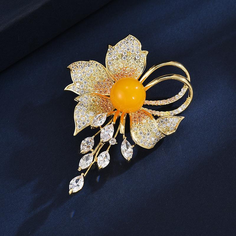 Fashion Clothing Temperament Versatile Accessories Luxury Atmosphere Micro-Set Zircon Beeswax Pearl Flower Brooch