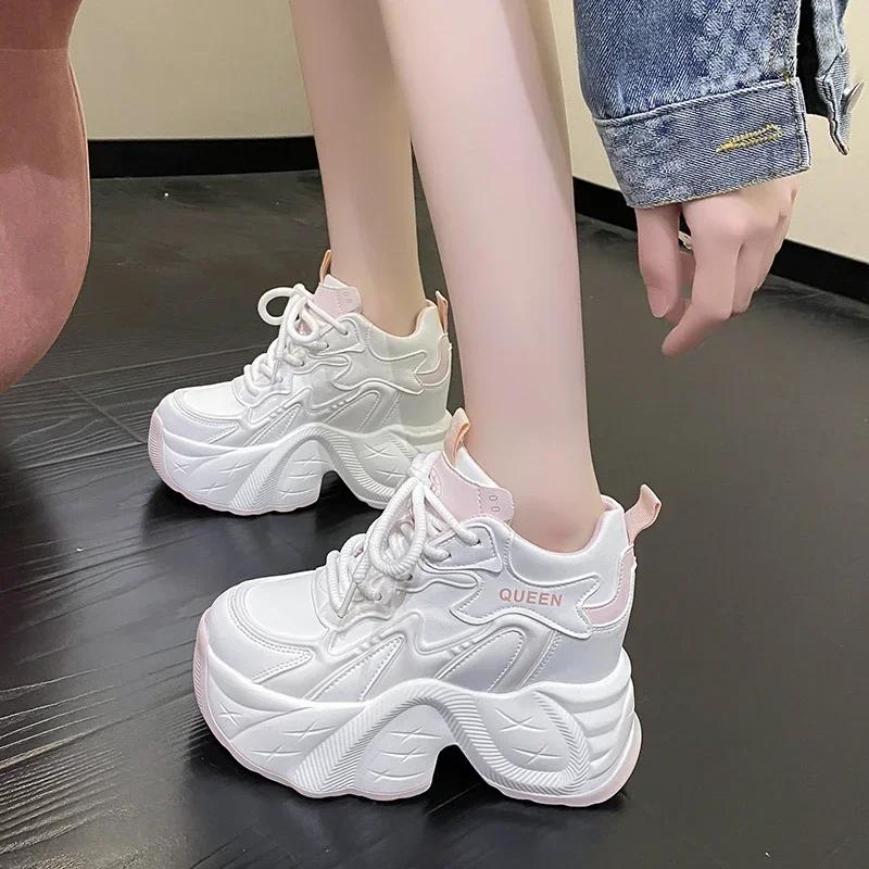 Модные 11 см скрытые каблуки массивные кроссовки женские дышащие туфли на шнуровке высокие платформы женские 2024 осенние нескользящие кроссовки с толстой подошвой