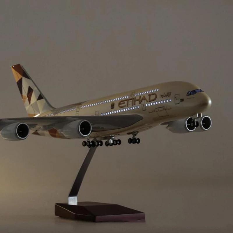 Самолет масштаб 1/160 50,5 см A380 Etihad Airways Модель со светом и колесами Модель самолета из смолы Украшение для витрины Коллекционный подарок