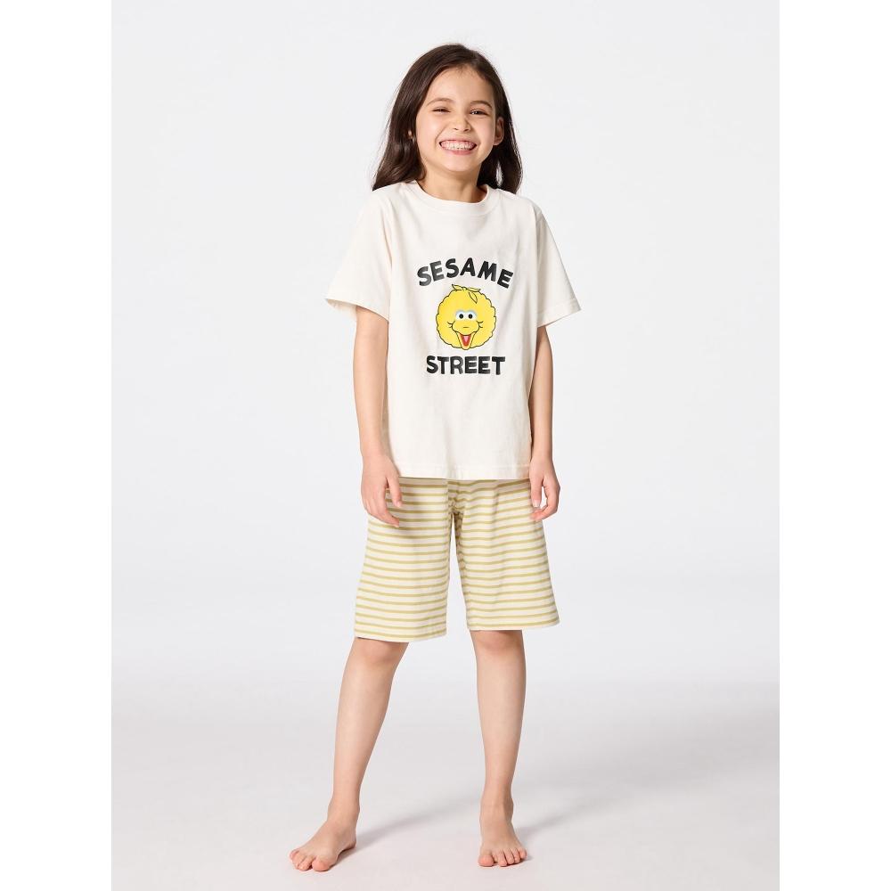 GU by Uniqlo Детский унисекс комплект для отдыха с короткими рукавами и шортами Улица Сезам