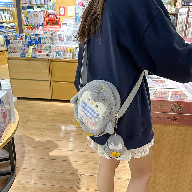Новая плюшевая мультяшная сумка через плечо в виде пингвина 2025 новая милая студенческая сумка для выхода на улицу, женская