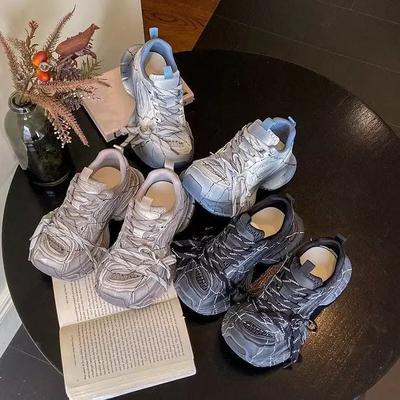 Модные дышащие сетчатые низкие кроссовки в стиле «папа» Лето 2025 Модная спортивная повседневная обувь Увеличенная высота Шнуровка Трендовые белые кроссовки