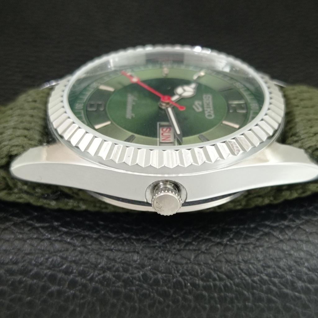 ЯПОНСКИЕ ВИНТАЖНЫЕ ОТРЕМОНТИРОВАННЫЕ АВТОМАТИЧЕСКИЕ МУЖСКИЕ ЧАСЫ SEIKO 5 С ЗЕЛЕНЫМ ЦИФЕРБЛАТОМ a444495-1