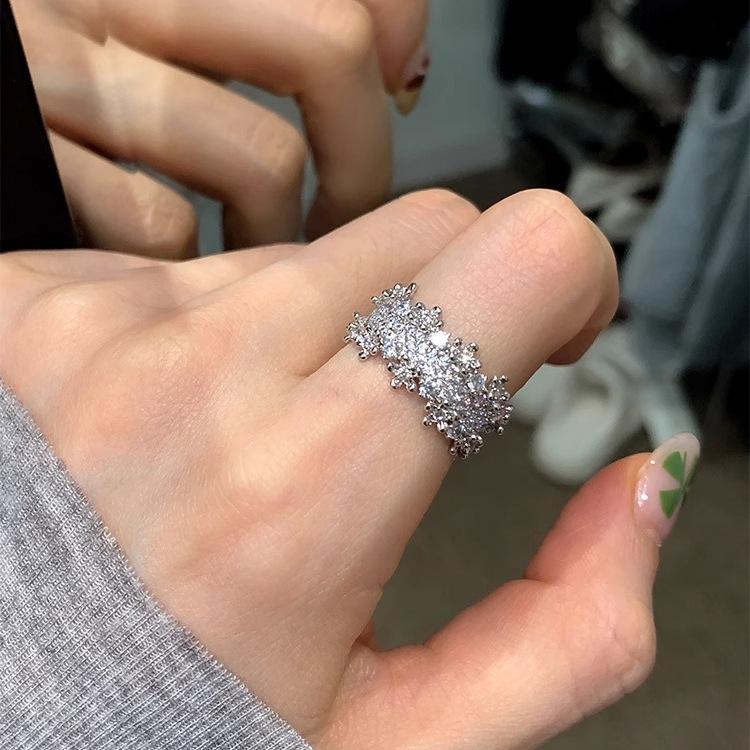 Изысканное открытое кольцо с бриллиантами: Стильный, роскошный дизайн с супер-флеш-цирконом — универсальный и высококачественный.