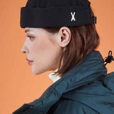 VARZAR Тяжелая утепленная шапка-бини с логотипом и заклепками черного цвета