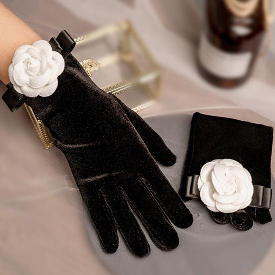Женские бархатные перчатки Ретро черные перчатки с цветами на запястье Глянцевые винтажные свадебные перчатки для свадеб, банкетов, званых обедов, коктейльных вечеринок