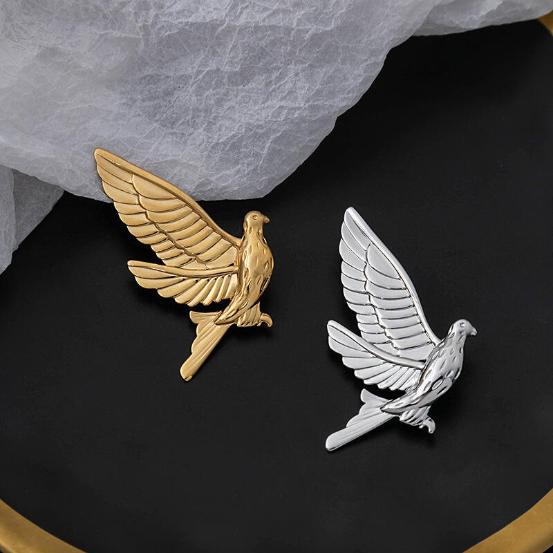 Stainless Steel Peace Dove Animal Brooches for Women Men Creative Classic Waterproof Clothing Brooches Party Jewelry Accessories