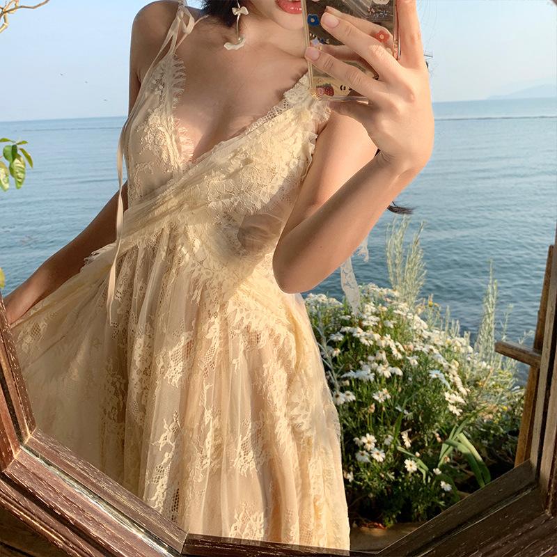 Женские летние кружевные длинные платья с открытой спиной и бретельками
