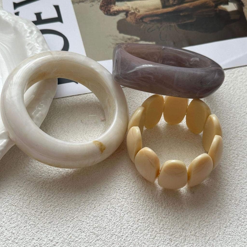 Бохо Бежевые Неправильной Формы Акриловые Смоляные Массивные Браслеты для Женщин на Руку Готические Геометрические Металлические Браслеты с Шармом Парные Украшения Подарок