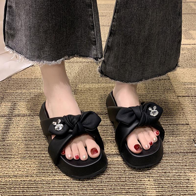 Женские шлепанцы на толстой платформе, новые летние модные шлепанцы со стразами на толстой подошве, женские сандалии с открытым носком, нескользящие, пляжная обувь
