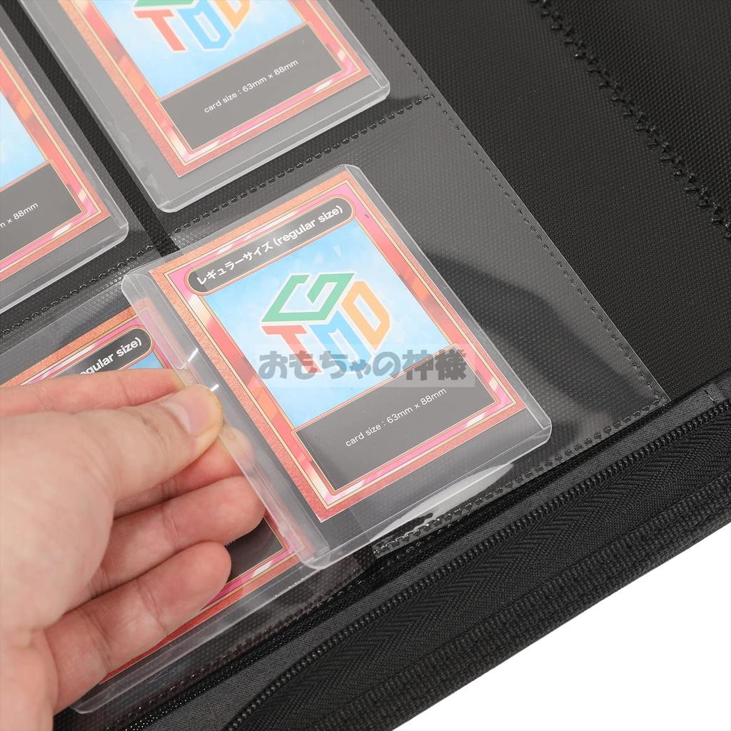 Карточки с верхней загрузкой Toy God можно хранить в верхнем загрузочном отсеке с застежкой-молнией/сбоку. (4 кармана)