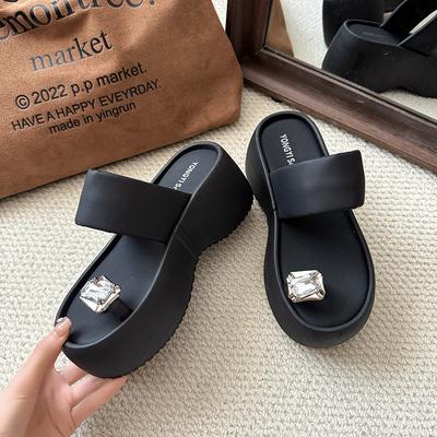 Мода 2025 Новые летние хрустальные женские шлепанцы Модные удобные шлепанцы с перемычкой для пальца Женские туфли на платформе на танкетке Летние пляжные сандалии Женская обувь